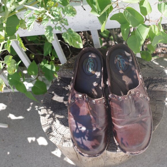 Ladies Leather Studded Clogs By Durango - Picture 2 of 11